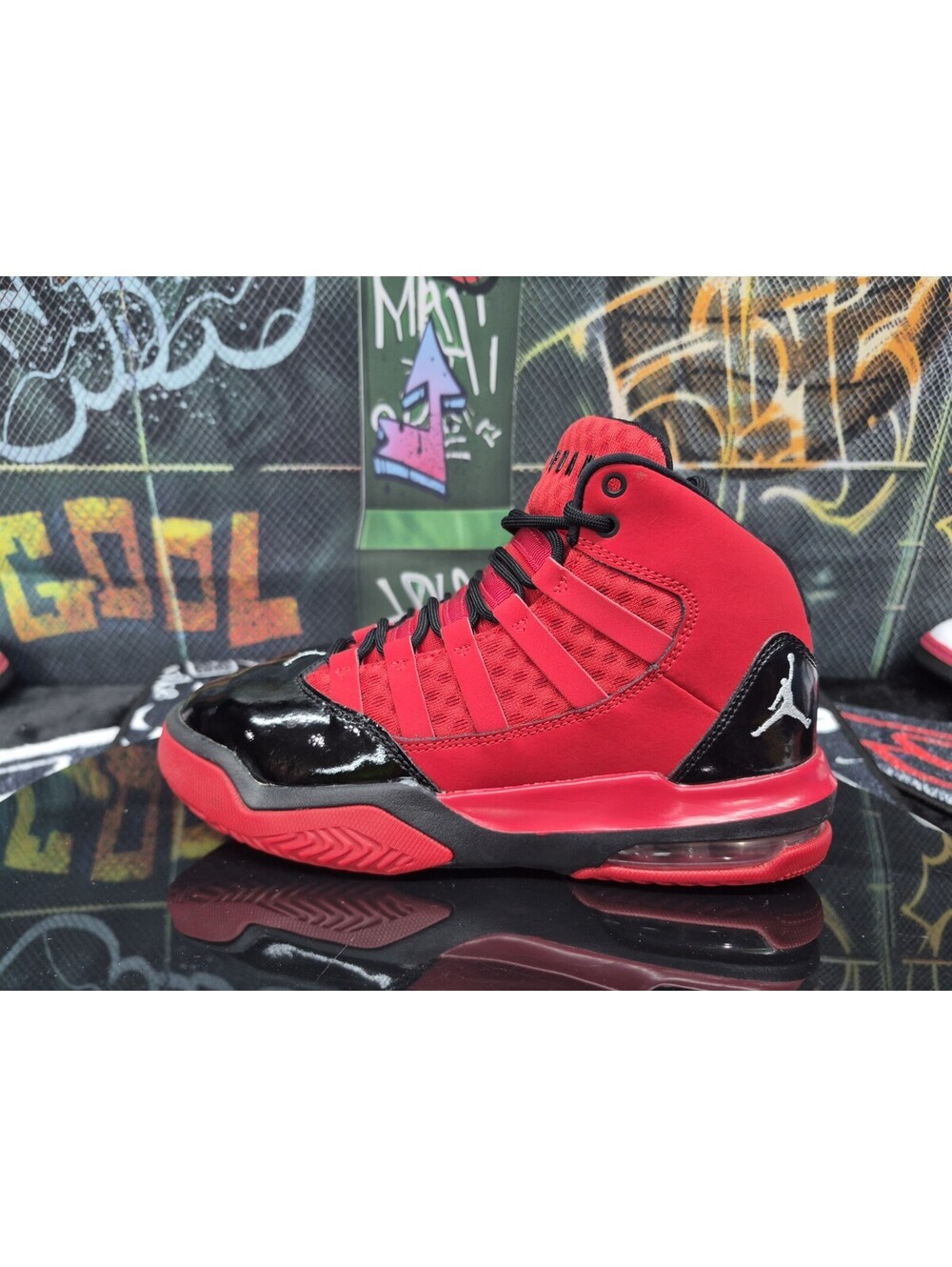 Nike Air Jordan Max Aura 2 GS Red Black Basketball Shoes Youth Size 4Y Or 5.5w